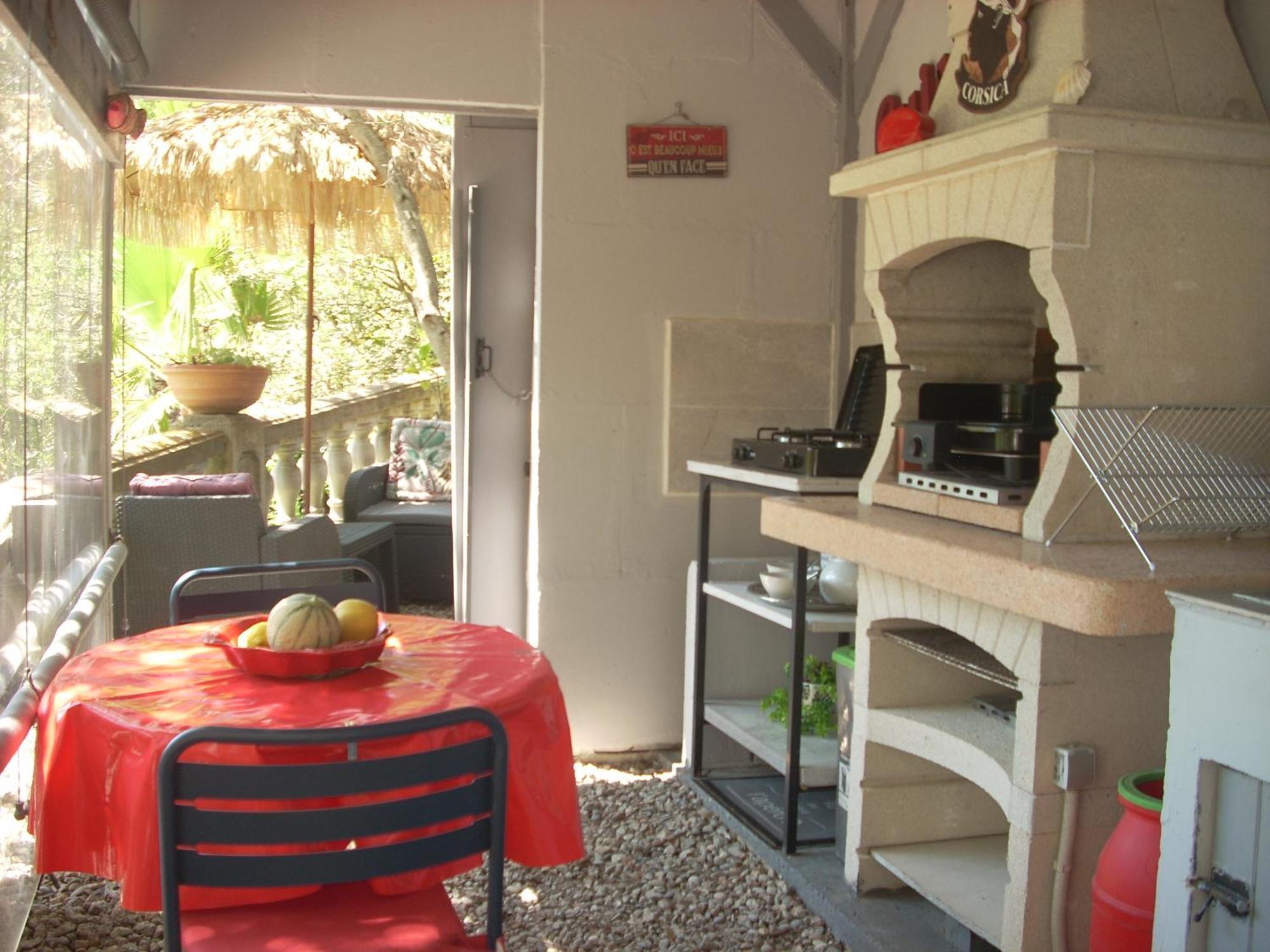Chambre Independante Climatisee, Cuisine D'Ete, Piscine サルテーヌ エクステリア 写真